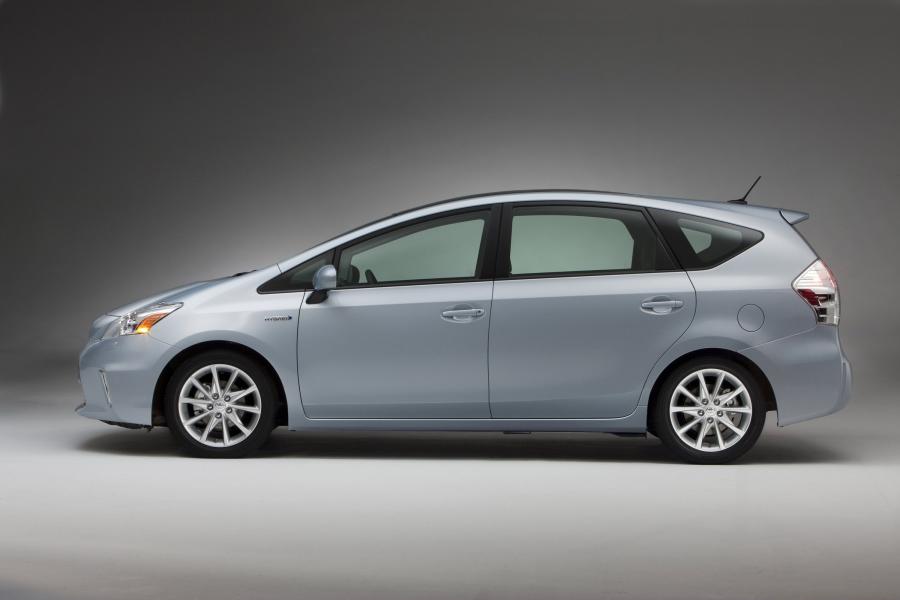  Toyota Prius V 2011 года  (фото 72 из 208)